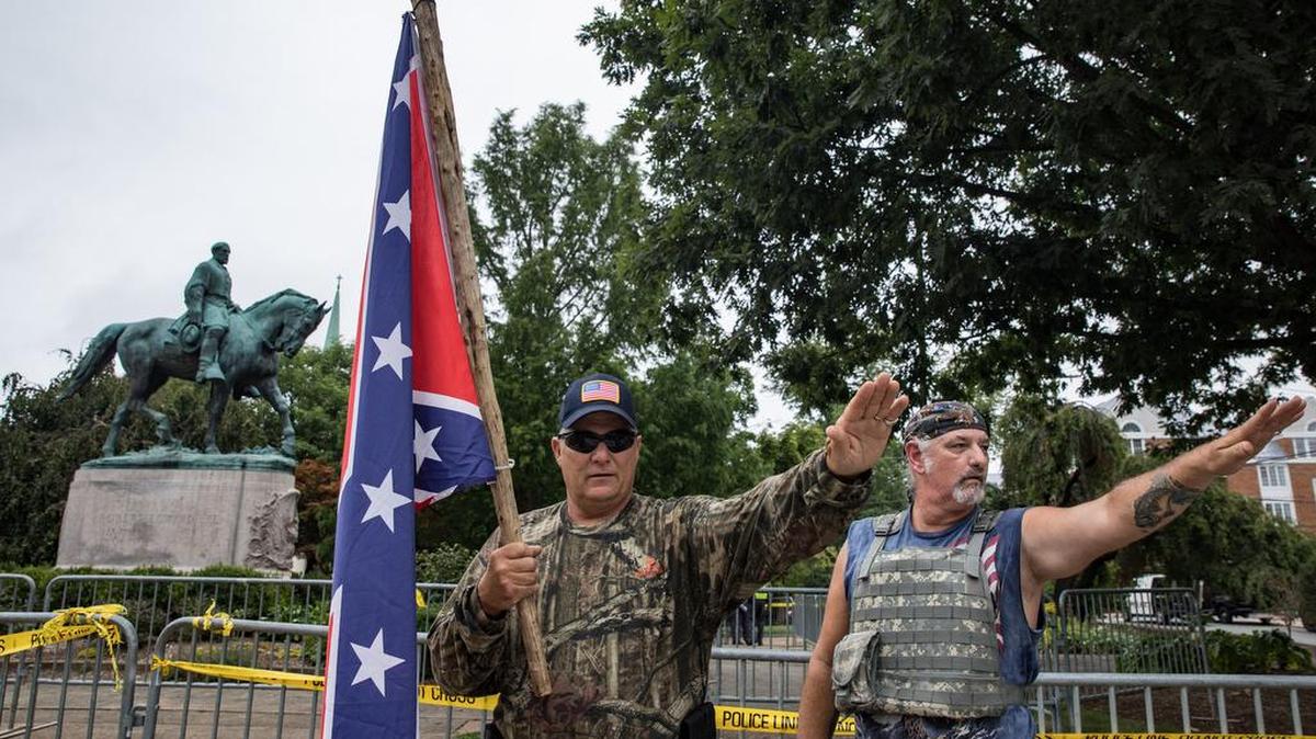Manifestantes en el Parque de Emancipación antes de la reunión de “Unite the Right” en Charlottesville, Virginia, el sábado.