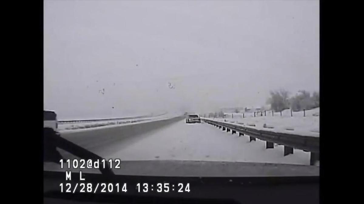 Una patrulla de Caminos del estado de Montana grabó el siguiente video sirve de un recordatorio sobre los peligros de conducir en invierno.