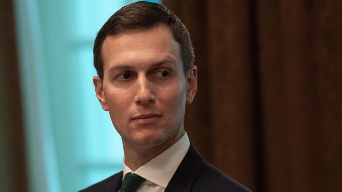En esta foto de archivo tomada el 5 de septiembre de 2018, el asesor principal de la Casa Blanca, Jared Kushner, asiste a una reunión entre el presidente de los Estados Unidos, Donald Trump y el emir de Kuwait, jeque Sabah al-Ahmad al-Jaber al-Sabah, en la Sala del Gabinete de White Casa en Washington, DC.