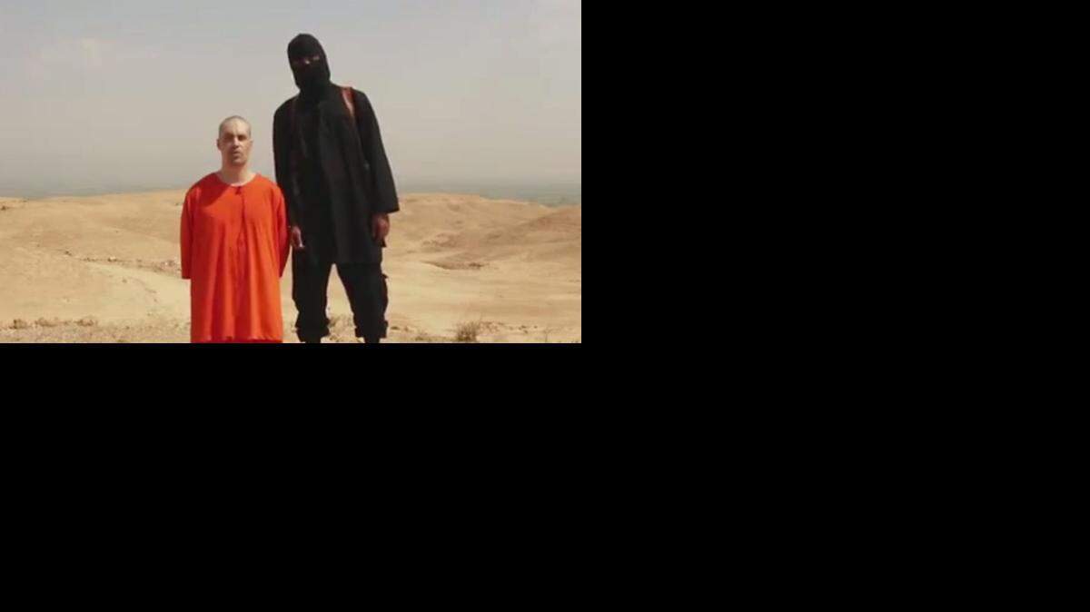 
El terrorista encargado de las tres ejecuciones amenaza en los videos a Estados Unidos y al presidente estadounidense, Barack Obama, con un marcado acento del sur de Londres.
