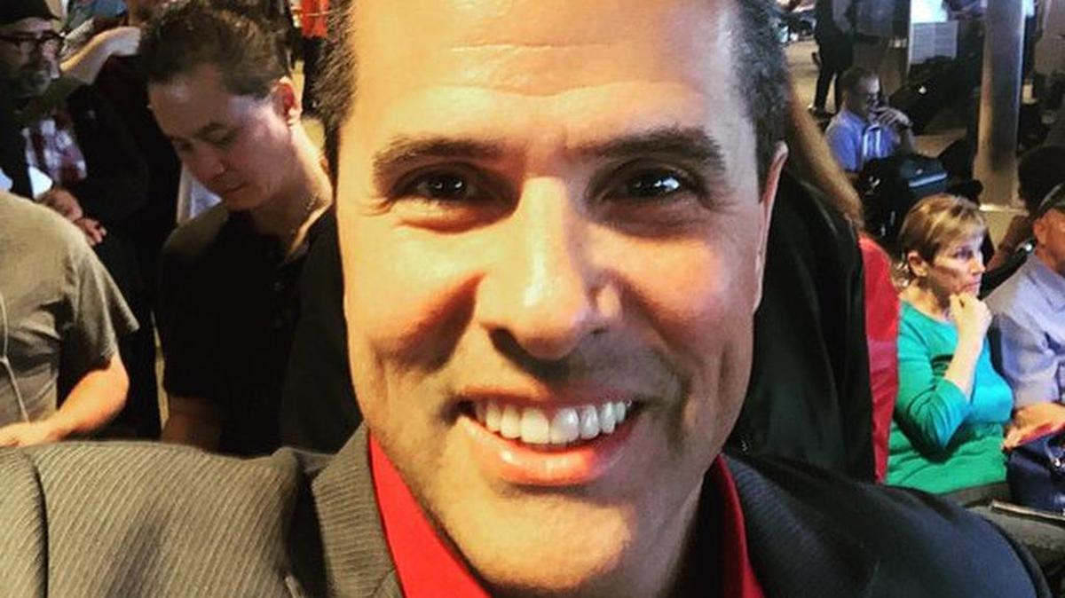 El presentador mexicano Marco Antonio Regil será este miércoles el anfitrión de una fiesta en Las Vegas, Nevada, para impulsar la candidatura del aspirante demócrata Bernie Sanders. Foto tomada de Twitter @marcoregil.