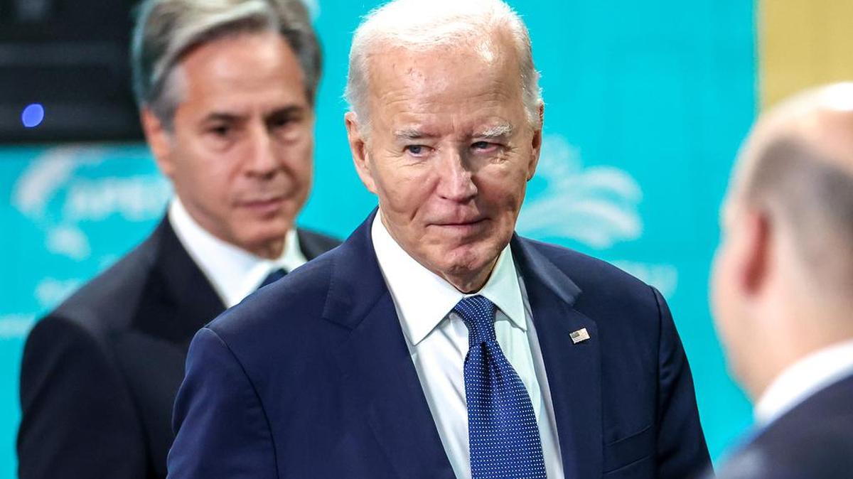 El presidente de Estados Unidos, Joe Biden (centro), asiste a la Cumbre de CEO de APEC en el Centro de Conferencias de Lima, el 15 de noviembre del 2024.