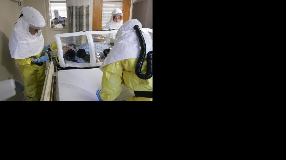 
El tercer estadounidense contagiado con ébola, Rick Sacra, se encuentra ‘estable’ tras su ingreso el viernes al Centro Médico de Omaha, en Nebraska.
