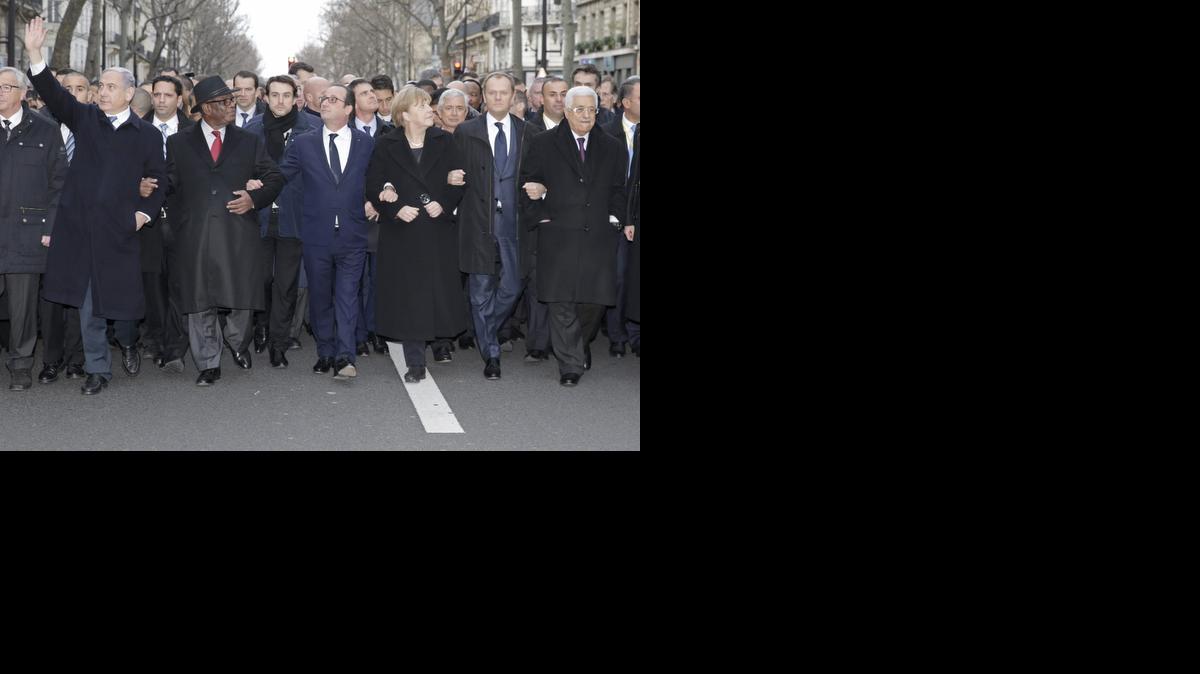 
El presidente francés Francois Hollande estuvo acompañado de varios líderes mundiales el domingo: Jean-Claude Juncker (Comisión Europea), Benjamin Netanyahu (Israel), Ibrahim Boubacar Keita (Mali), Angela Merkel (Alemania), Donald Tusk (Concejo Europeo) y Mahmoud Abbas (Palestina).
