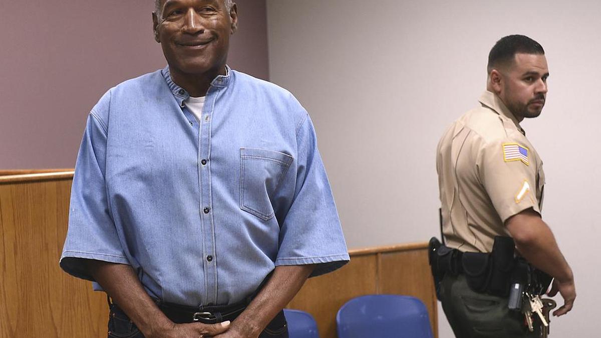 La ex estrella de fútbol de la NFL O.J. Simpson antes de su audiencia de libertad condicional en el Lovelock Correctional Center en Lovelock, Nev., el jueves 20 de julio de 2017.