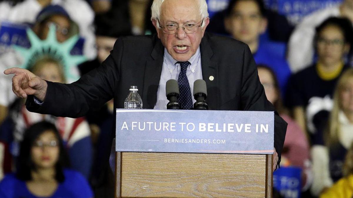 El aspirante demócrata Bernie Sanders ha intensificado su campaña en Nueva York para arrebatarle a su oponente, Hillary Clinton, el voto latino y afroamericano