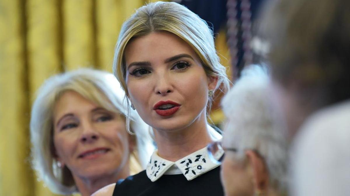Ivanka Trump habla durante una ceremonia en la Oficina Oval de la Casa Blanca el 25 de septiembre de 2017 en Washington, DC.