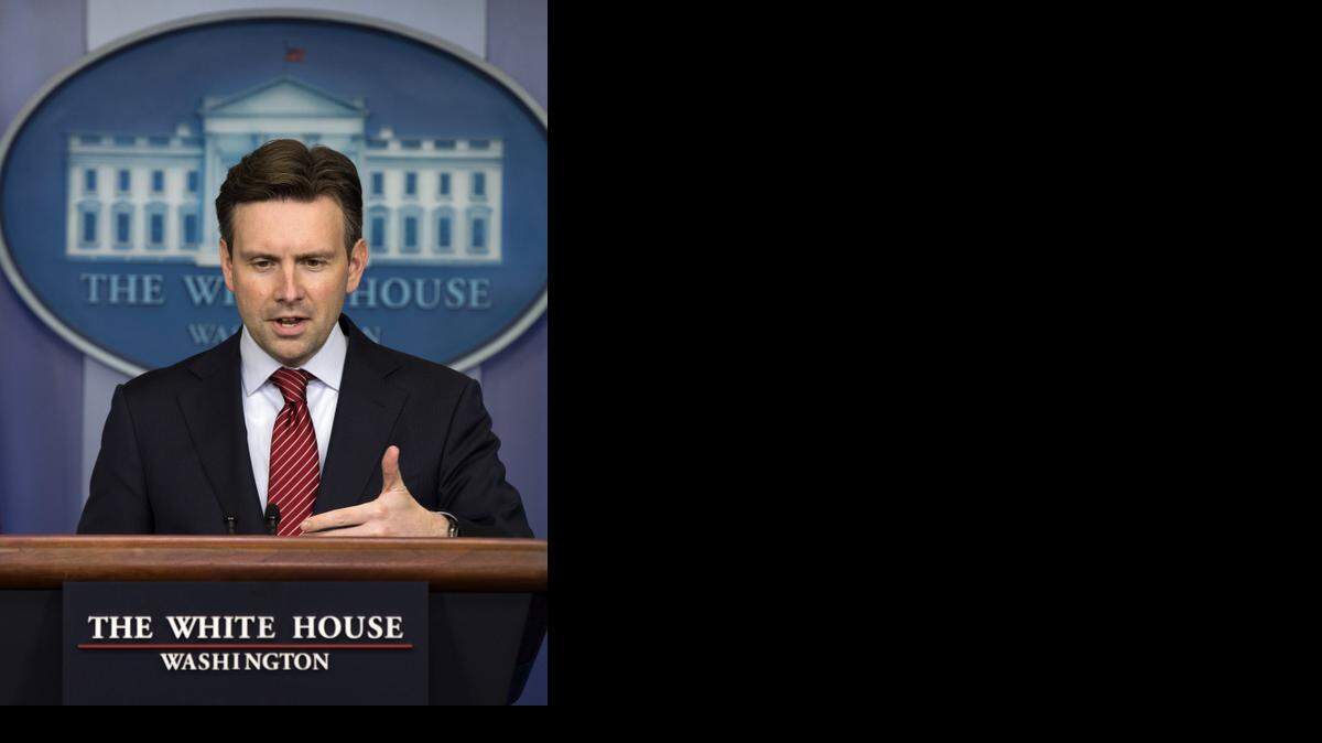 
El portavoz de la Casa Blanca, Josh Earnest, aseguró que el Presidente “confía” en los profesionales que le informan sobre lo que sucede en el terreno. 
