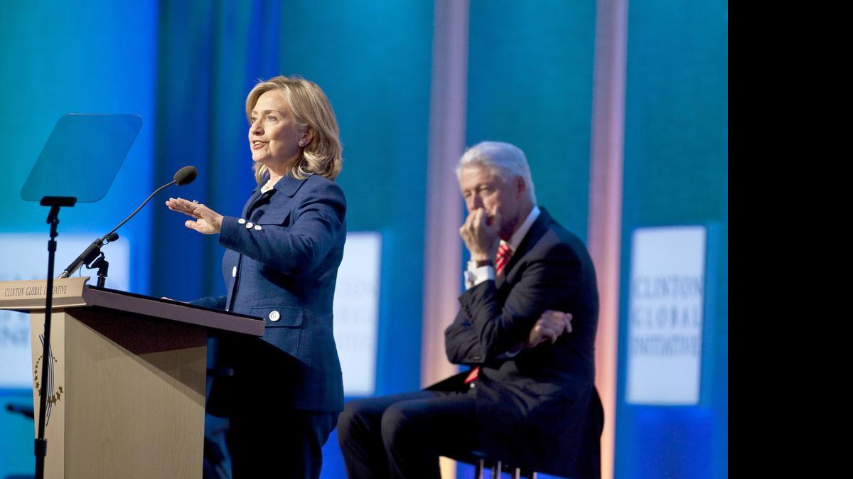 
La Fundación Clinton reconoció el domingo en un comunicado “errores” en la declaración de donaciones y aseguró que volverá a enviar datos más detallados a las autoridades fiscales
