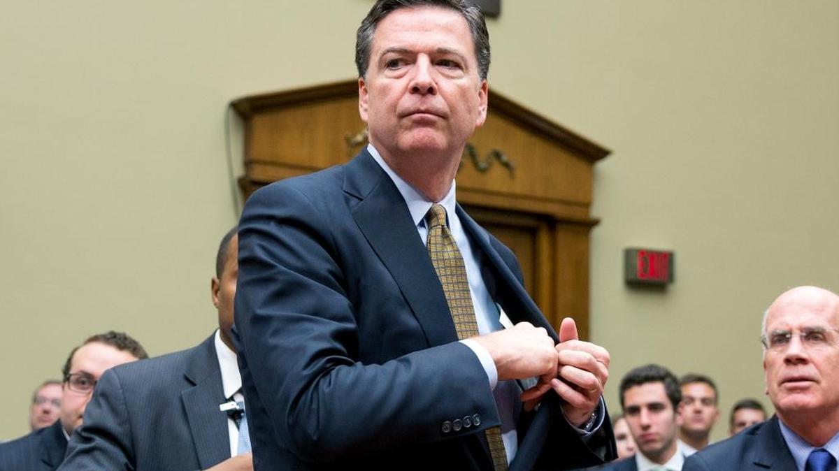 El director del FBI James Comey testifica el jueves ante una audiencia del Comité de Supervisión y Reforma del Gobierno sobre la recomendación del FBI de no procesar a la candidata Hillary Clinton.