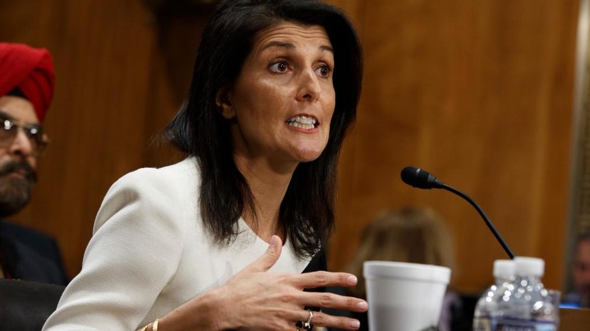 La embajadora de Estados Unidos en la ONU, Nikki Haley, en el Capitolio en Washington en su audiencia de confirmación ante el Senado.