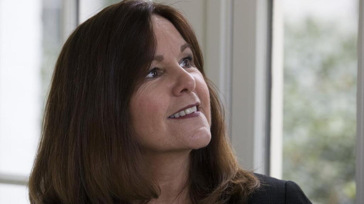 En esta foto de archivo del 6 de diciembre de 2018, Karen Pence sonríe mientras da un recorrido por las decoraciones navideñas en la residencia del Vicepresidente en Washington.