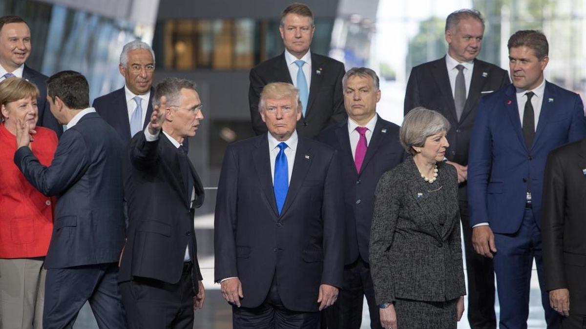 El presidente Donald Trump llega a una reunión con presidentes europeos como parte del encuentro de la OTAN en Bruselas, Bélgica, el 25 de mayo.
