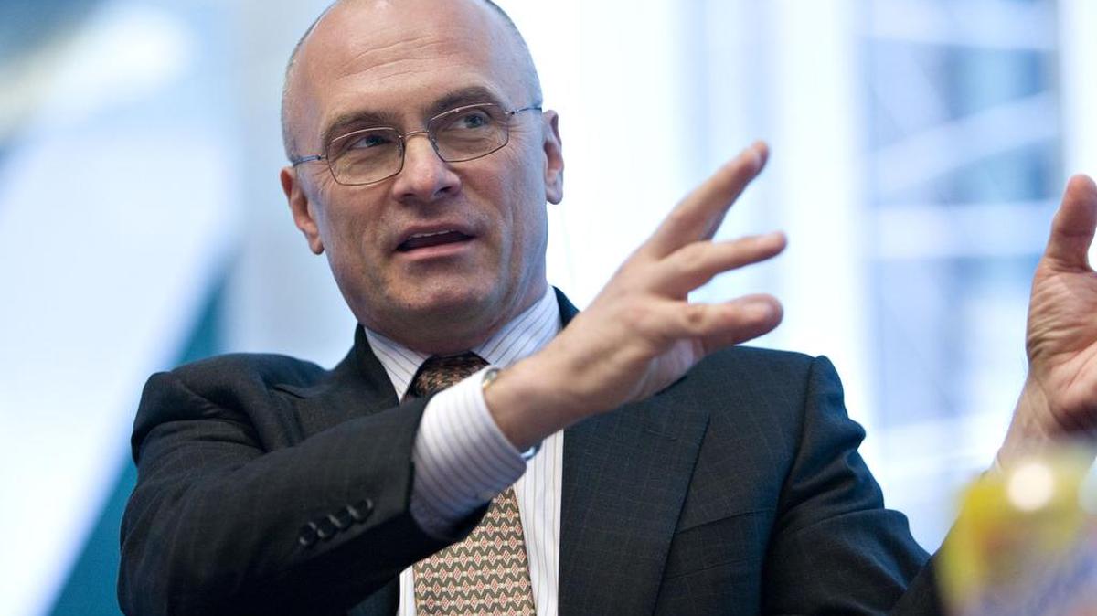 Andrew Puzder, quien fue nominado por el presidente Donald Trump como secretario del Trabajo, durante una reunión el 20 de marzo de 2009 en Nueva York.