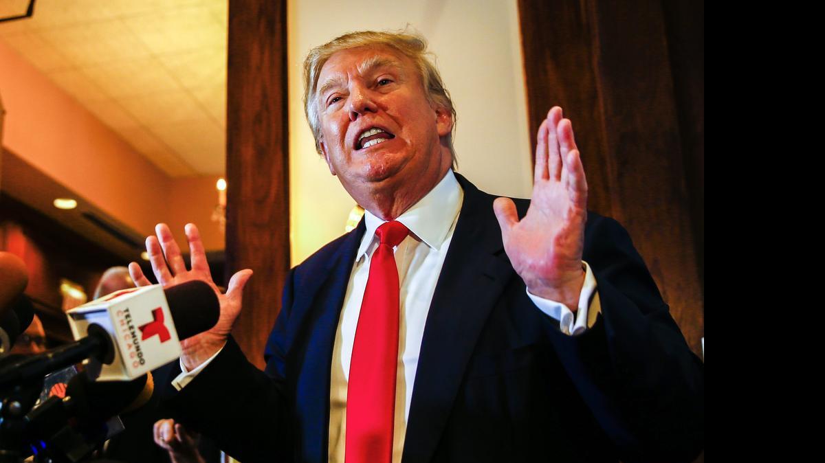 
El empresario y candidato a la presidencia de los Estados Unidos por el partido Republicano Donald Trump ofrece declaraciones a periodistas el lunes 29 de junio de 2015, en Chicago.
