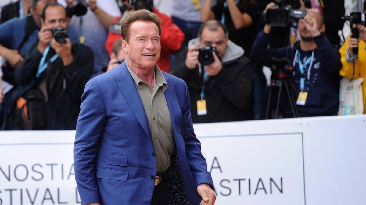 El actor estadounidense, productor y ex gobernador de California Arnold Schwarzenegger llega al Hotel Maria Cristina para promocionar la película "Maravillas del Mar 3D" durante el 65º Festival de Cine de San Sebastián, en la ciudad vasca de San Sebastián el 22 de septiembre de 2017 Images