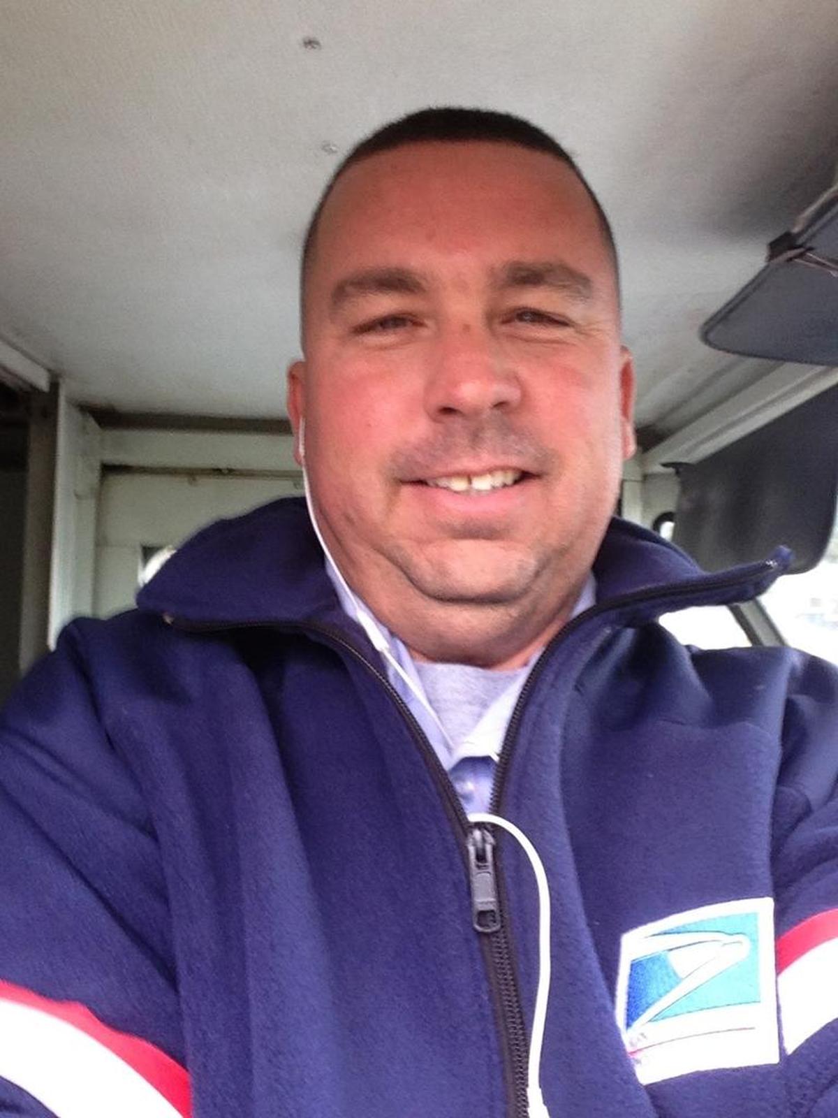 El cartero puertorriqueño Jorge Mendez