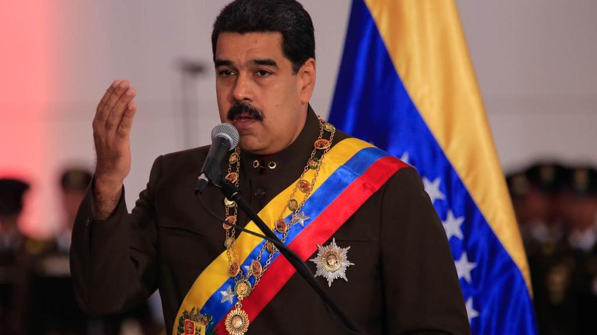 Fotografía cedida por la oficina de prensa del Palacio de Miraflores que muestra al presidente de Venezuela, Nicolás Maduro, durante un acto de gobierno el sábado 15 de julio de 2017, en Caracas (Venezuela).