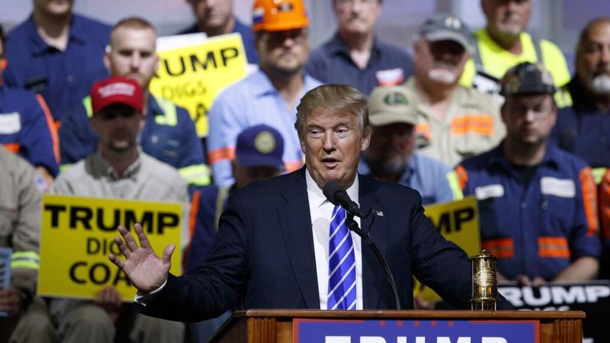 La última controversia en torno a la campaña de Trump comenzó, como ocurre con frecuencia, por un comentario improvisado en un agitado mitin.