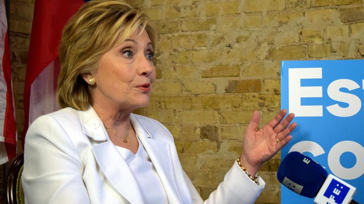 
Fotografía del 15 de octubre de 2015 de la ex secretaria de Estado de EEUU y favorita para la candidatura presidencial demócrata, Hillary Clinton, durante un acto electoral en en San Antonio, Texas (Estados Unidos). 

