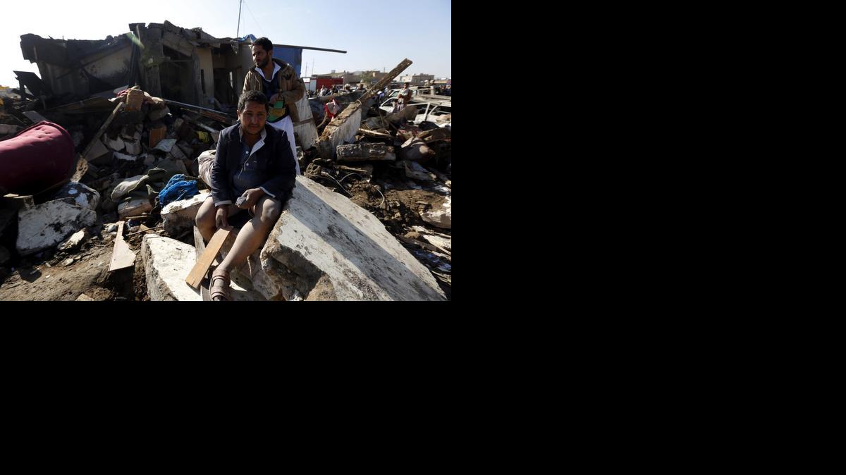 <cutline_leadin>Un total</cutline_leadin> de cinco viviendas quedaron destruidas por el impacto de un proyectil, que al parecer iba dirigido contra el aeropuerto internacional de Saná.