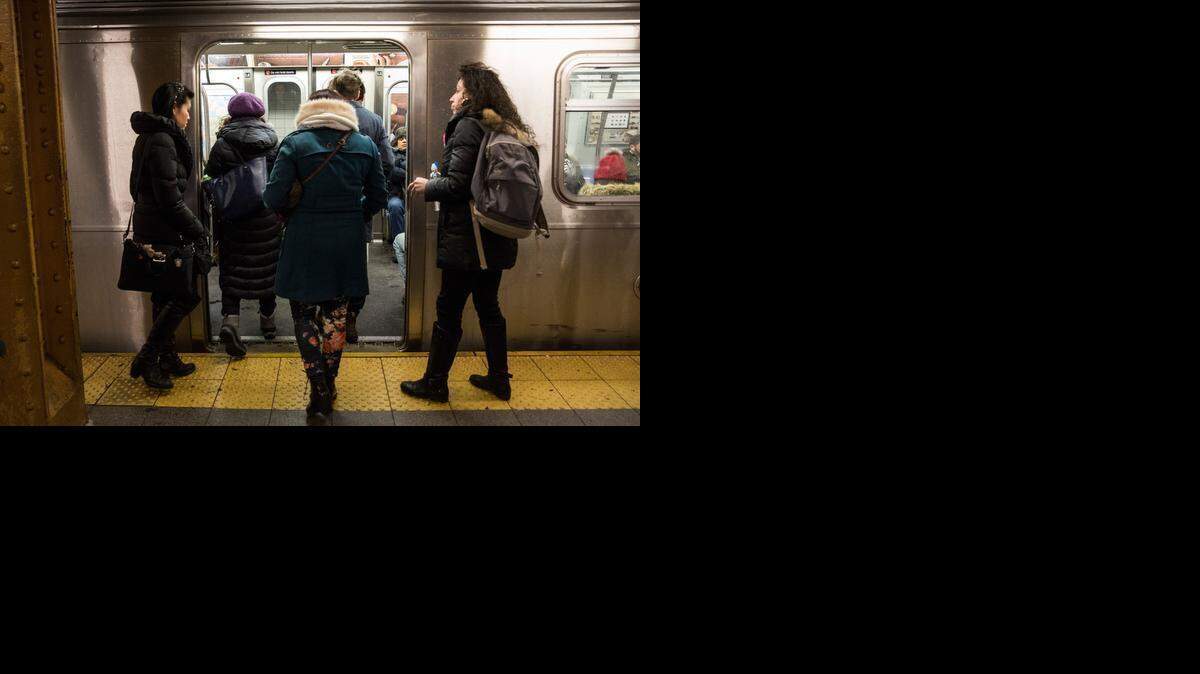 
Decenas de miles de personas usan el metro de Nueva York diariamente, y dejan tras sí un rastro extenso de ADN humano y no humano.
