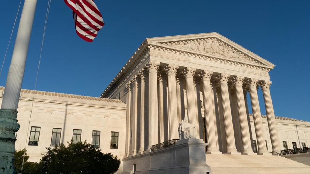 La Corte Suprema ha aprobado que Arkansas ponga en vigor restricciones sobre cómo se administran las pastillas abortivas. Los críticos de una ley estatal impugnada dicen que podría poner fin efectivamente a los abortos con medicamentos en el estado.