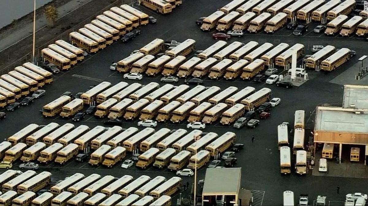 Más de 900 escuelas cerraron el martes en Los Ángeles debido a una amenaza de bomba. AP