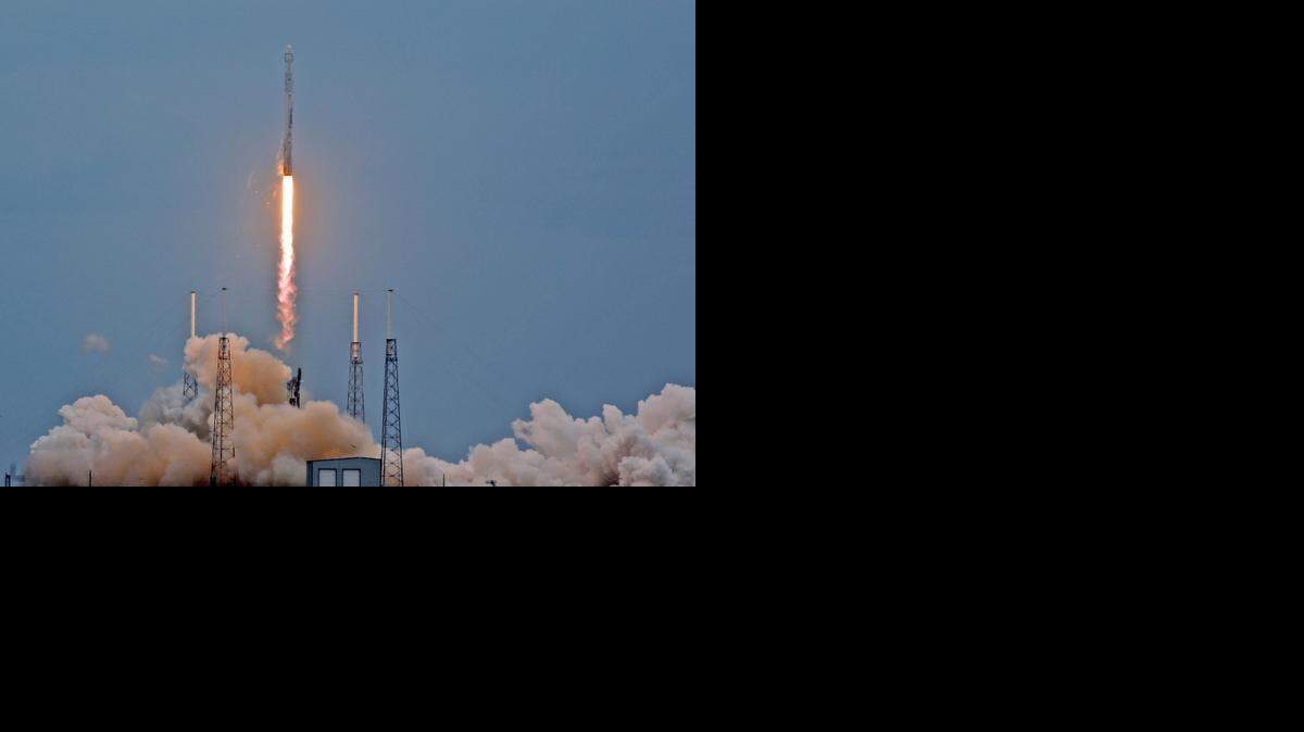 
El cohete SpaceX Falcon 9 en un lanzamiento desde Cabo Cañaveral en abril del 2014.


