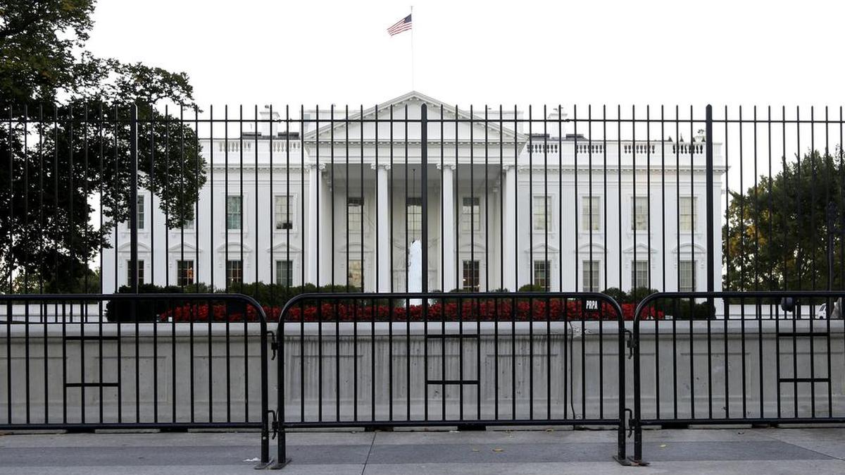 Reja de la Casa Blanca, en Pennsylvania Avenue, en Washington D.C. Foto de archivo.