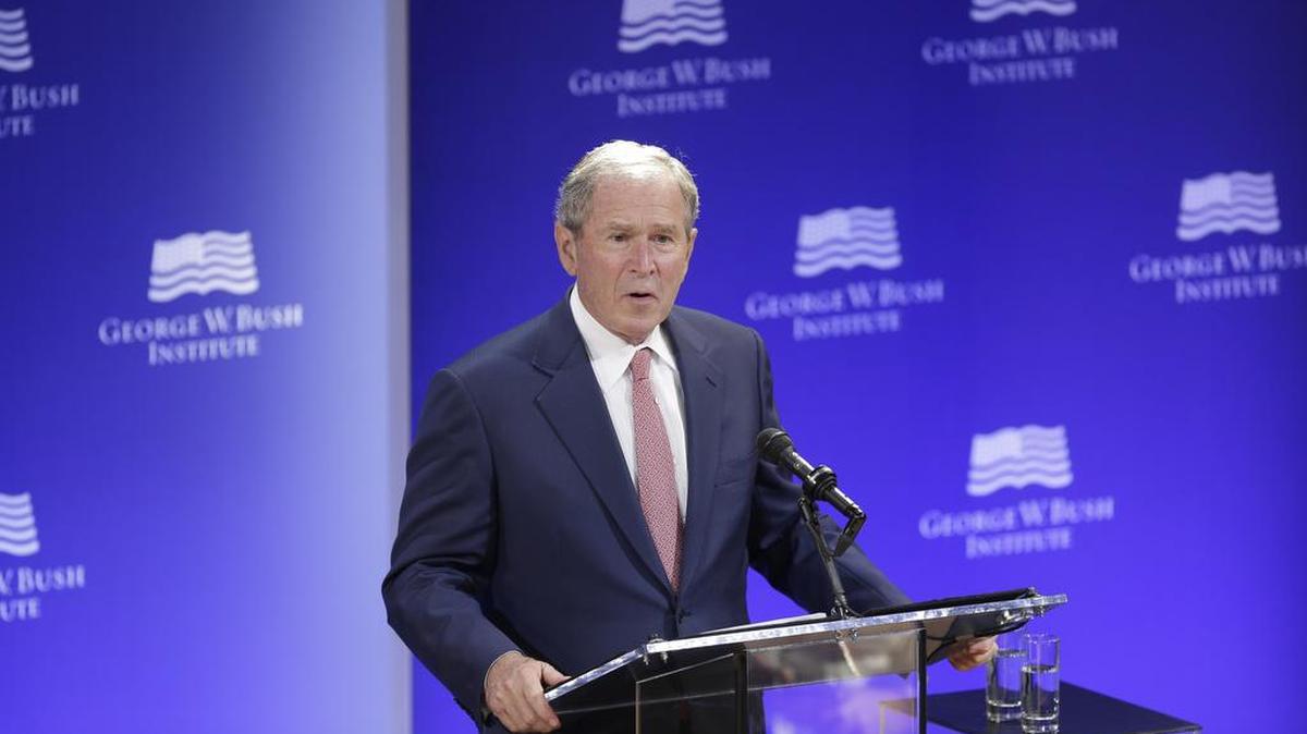 El ex presidente de EE UU, George W. Bush, habla en un foro patrocinado por el Instituto George W. Bush en Nueva York, el jueves 19 de octubre de 2017.