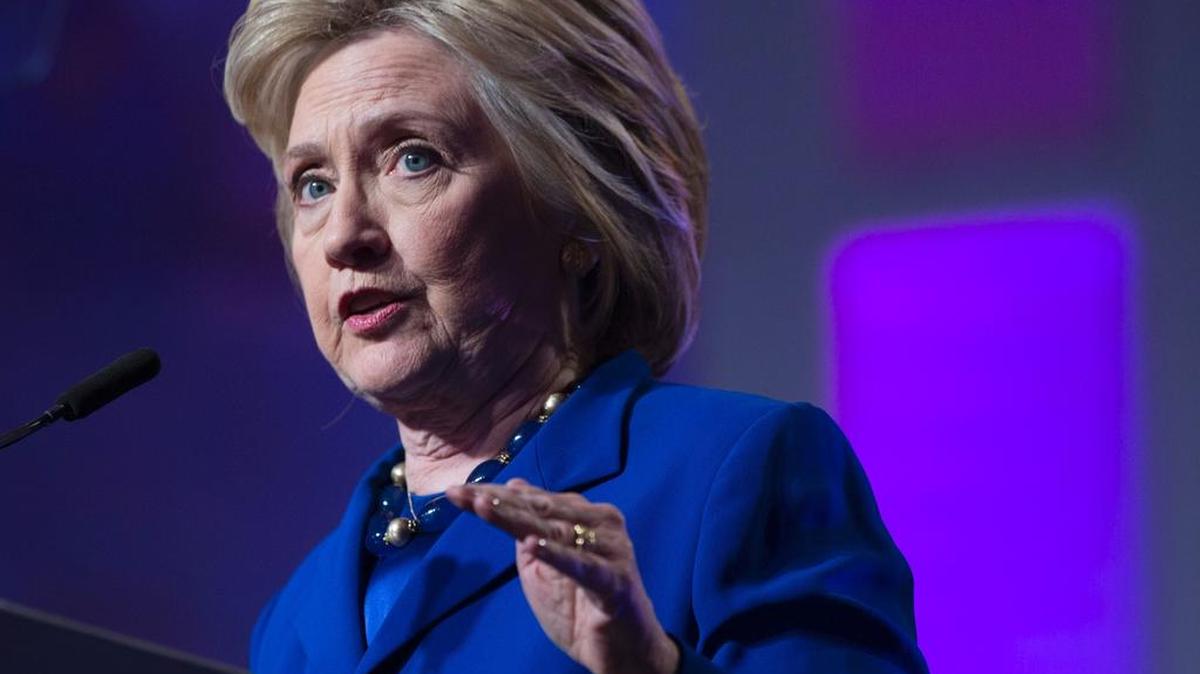 La candidata demócrata, Hillary Clinton, se dirige a la audiencia del Fondo de acción de Planned Parenthood en Washington DC,el viernes.