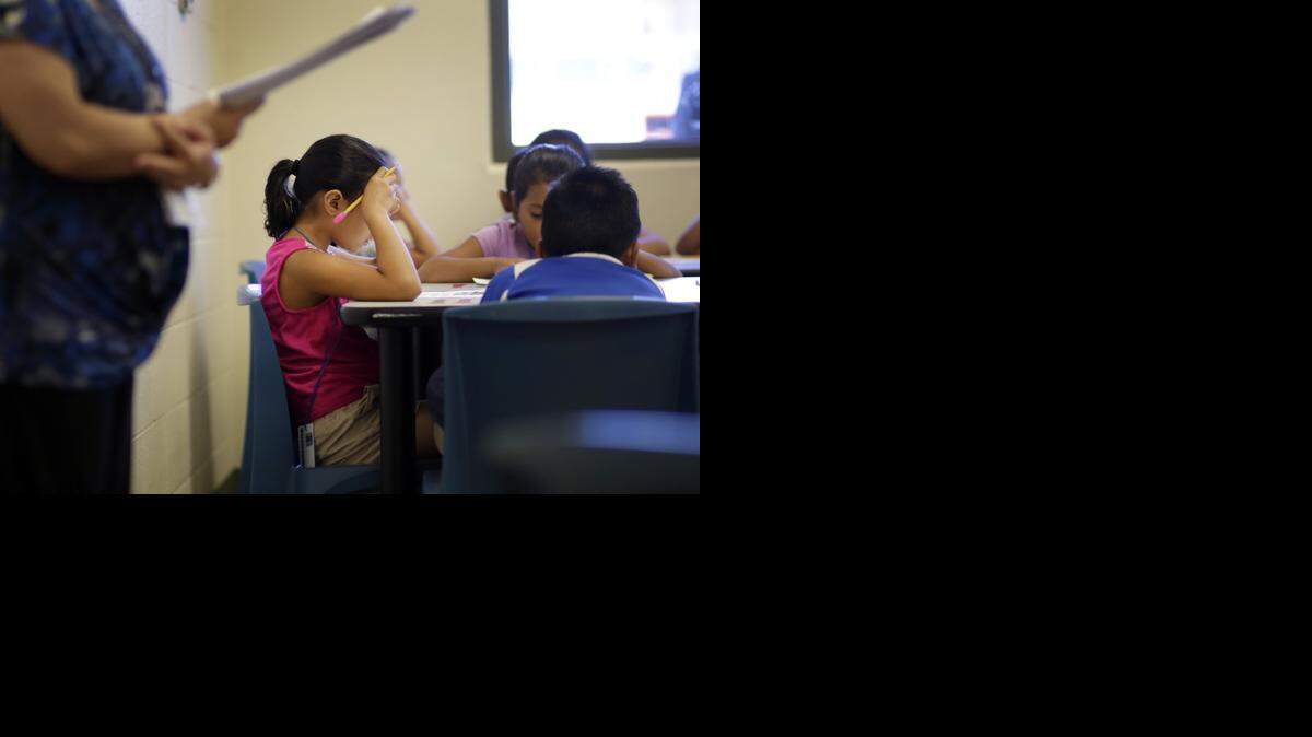 
El problema se agudiza en el condado de Los Angeles donde el 56 por ciento de los menores que están bajo la responsabilidad de la División de Servicios de Niños y Familias (CFS) son hispanos.

