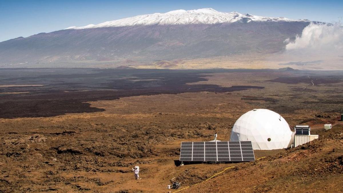 
Cúpula en Mauna Loa, Hawái, donde tres hombres y tres mujeres vivirán aislados simulando vida en Marte.
