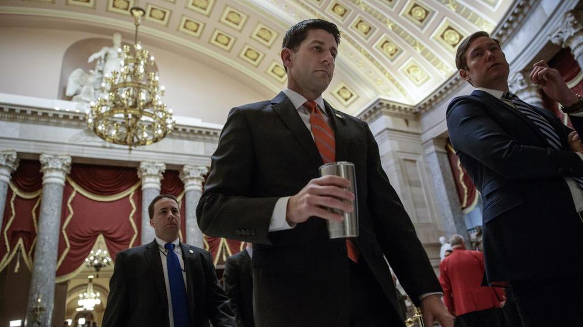 El presidente del Congreso, Paul Ryan, republicano de Wisconsin, llega este jueves al Capitolio en Washington D.C.