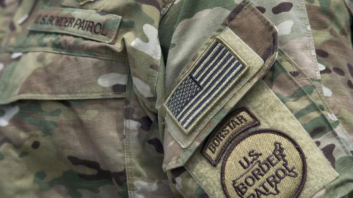 Detalle del uniforme de un agente de la unidad de Búsqueda y Rescate de Patrulla Fronteriza (BORSTAR) durante su presencia el lunes 24 de abril 2017, en el área de Otay al este de San Diego, California.