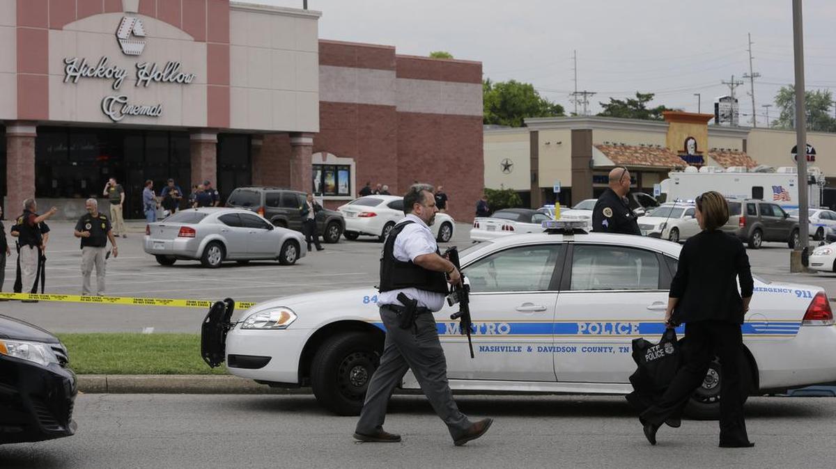 
El tiroteo ocurrió unas dos semanas después de que un atacante abrió fuego en una sala de cine en Lafayette, Louisiana, durante la proyección del filme “Trainwreck”.
