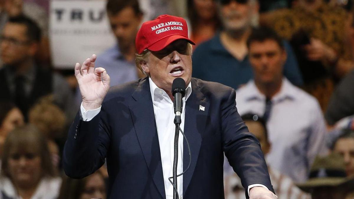 El precandidato republicano a la Casa Blanca Donald Trump se refirió a que Castro no recibió a Obama a su llegada.