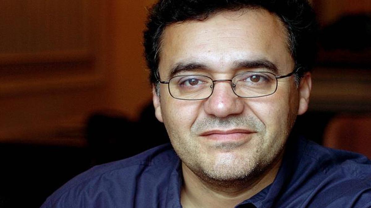 “Todo lo que haga para que nos entendamos mejor y que se haga hincapié en que, se quiera o no, un país fluye en el otro en muchos aspectos es imperante en este momento”, aseguró el cineasta. El director colombiano Rodrigo García en una foto de archivo del viernes 16 de septiembre.