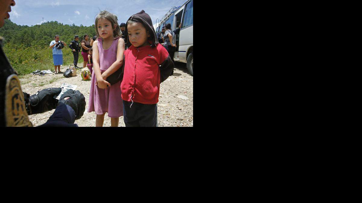 Foto de archivo. Durante el año fiscal 2014, el número de menores que cruzó ilegalmente la frontera aumentó en un 77 %, según cifras presentadas esta semana por la Oficina de Aduanas y Protección de Fronteras. 
