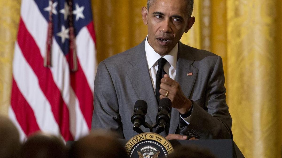 El presidente Barack Obama tenía previsto llamar a Erdogan para conversar sobre el intento de levantamiento militar, tras el cual el gobierno turco ha iniciado una purga en la Administración pública.