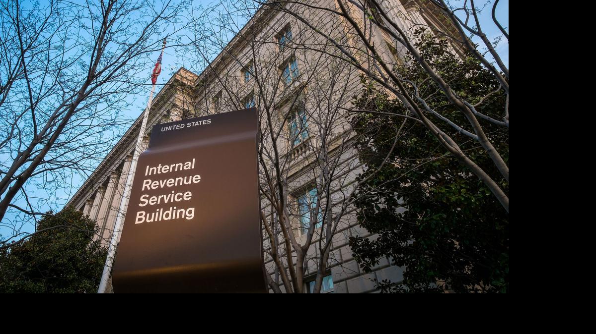 
De acuerdo con el IRS, los ciber-delincuentes poseían información previa de los ciudadanos a quienes robaron los datos fiscales, tales como el nombre, la dirección, el número de seguridad social.
