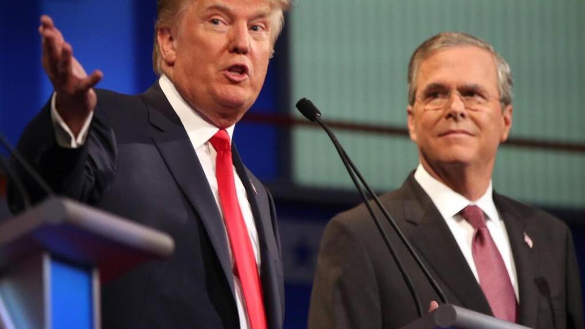 
La advertencia de Donald Trump llega tras varios días de tensión verbal a distancia entre los dos candidatos. Trump sorprendió a EEUU relegando al heredero Bush a lo más bajo del podio de los sondeos desde su entrada en la carrera de las primarias en junio.
