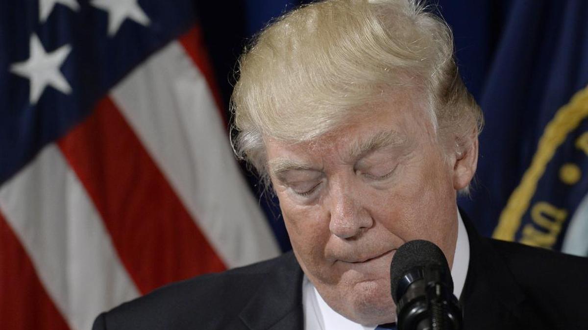 El presidente de EEUU, Donald Trump, pronuncia un discurso en Departamento de Asuntos de Veteranos de Estados Unidos antes de firmar una Orden Ejecutiva para Mejorar la Responsabilidad y la Protección de Denunciantes, el jueves 27 de abril de 2017, en Washington, DC.