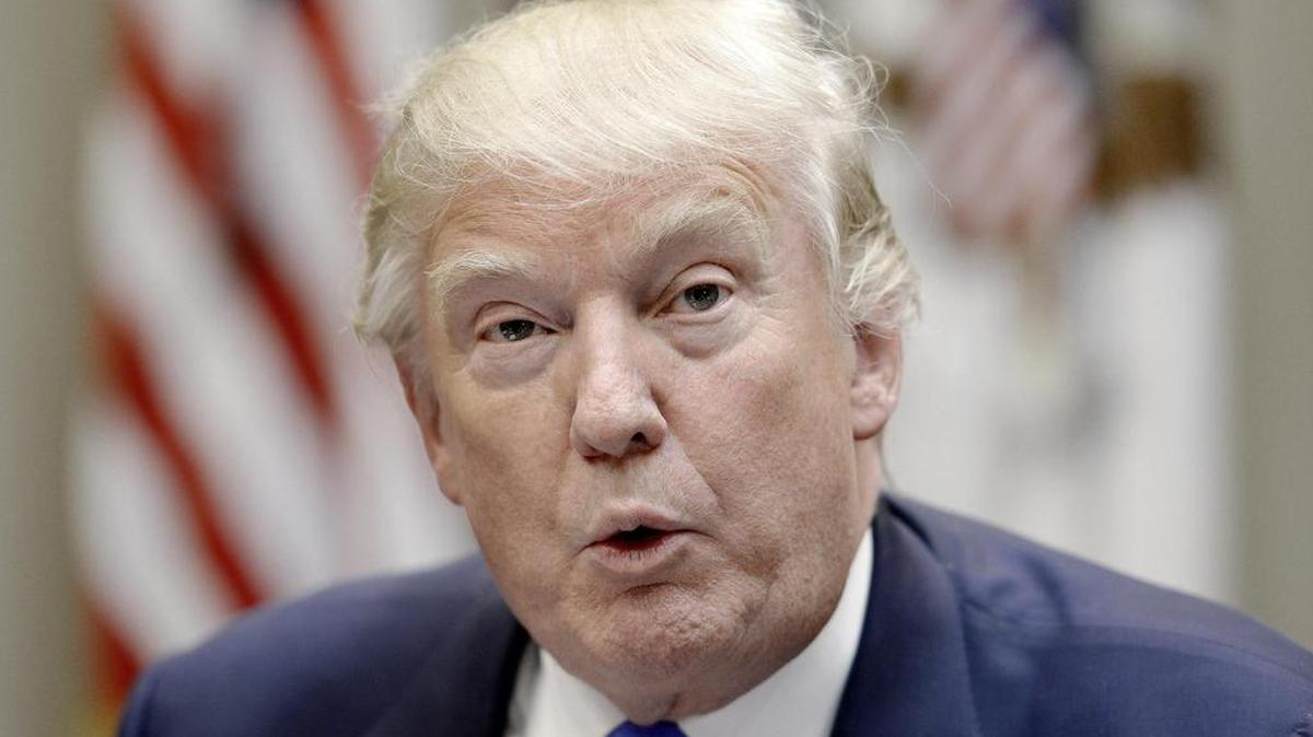El presidente de Estados Unidos, Donald J. Trump, habla en una audiencia sobre tráfico doméstico e internacional de personas el jueves 23 de febrero de 2017, en el salón Roosvelt de Casa Blanca, en Washington, DC.