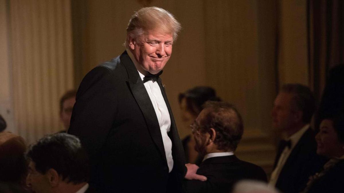 Presidente estadounidense Donald Trump durante la cena de la Asociación Histórica de la Casa Blanca en la Casa Blanca en Washington, DC, el 14 de septiembre de 2017.