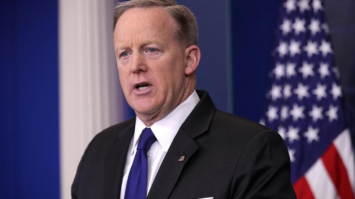 El Secretario de Prensa de la Casa Blanca, Sean Spicer, en una rueda de prensa en la Sala de Prensa de James Brady en la Casa Blanca el 21 de marzo de 2017 en Washington, DC.