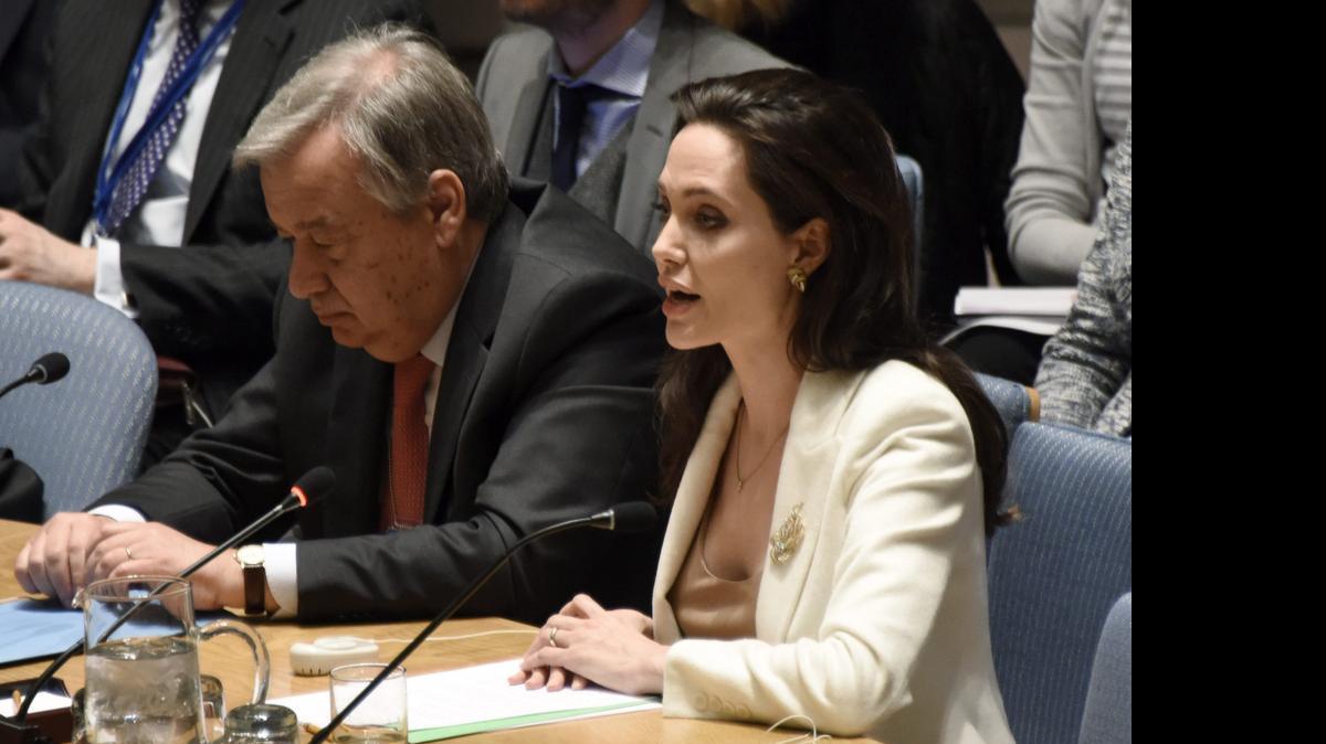 <cutline_leadin>La actriz</cutline_leadin> Angelina Jolie reprochó este viernes al Consejo de Seguridad de la ONU su impotencia para poner fin a la guerra en Siria.