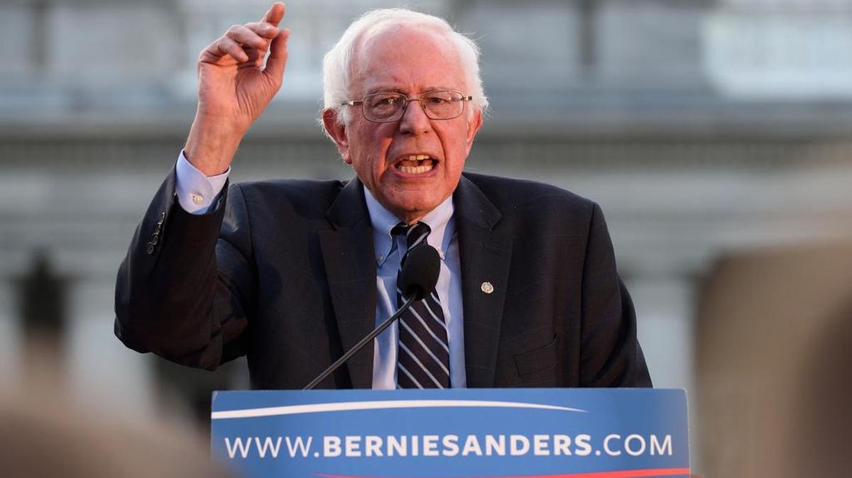 El precandidato por el Partido Demócrata a las elecciones presidenciales de 2016 Bernie Sanders durante un acto en New Hampshire.