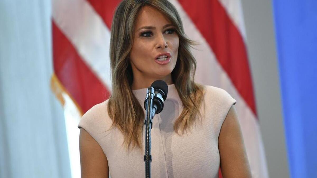 En esta foto de archivo tomada el 26 de septiembre de 2018, la Primera Dama de los Estados Unidos, Melania Trump, recibe a los cónyuges de los jefes de Estado y otros visitantes en la Misión de los Estados Unidos ante las Naciones Unidas en Nueva York.